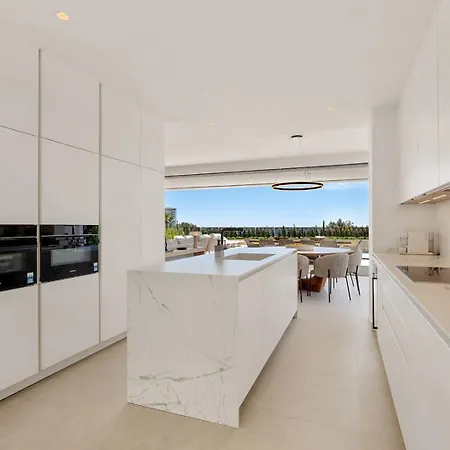 Luxury Villa In Marbella With Panoramic Sea Views & Large Garden וילה *