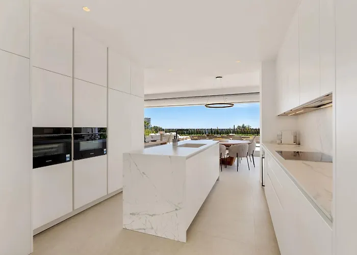 Luxury In With Panoramic Sea Views & Large Garden ヴィラ *