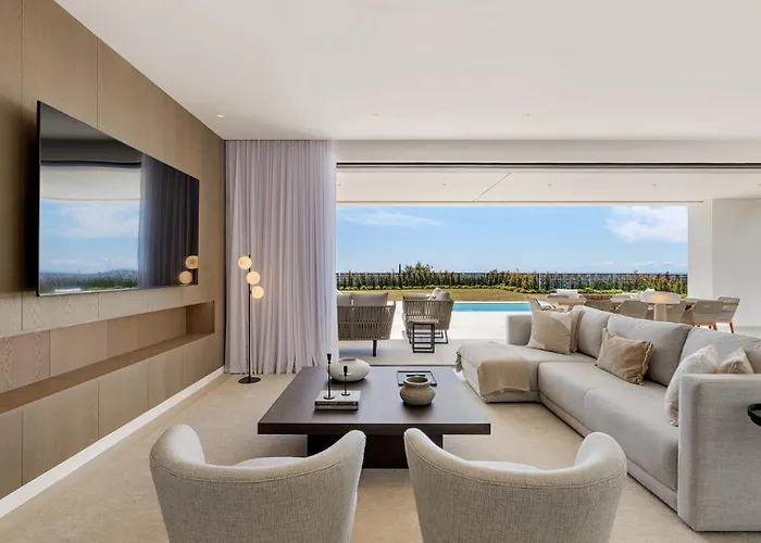Luxury In With Panoramic Sea Views & Large Garden *