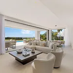 Luxury In With Panoramic Sea Views & Large Garden Marbella