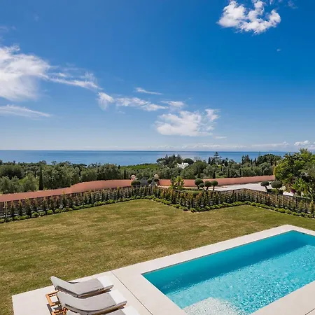 Luxury In With Panoramic Sea Views & Large Garden