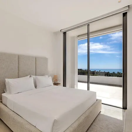 Luxury In With Panoramic Sea Views & Large Garden 别墅 *