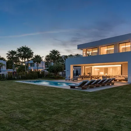 Luxury In With Panoramic Sea Views & Large Garden Villa Marbella