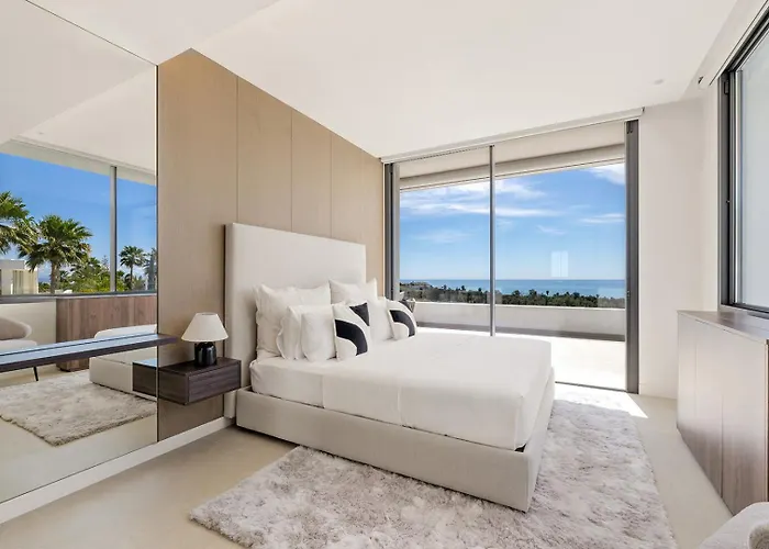 Luxury In With Panoramic Sea Views & Large Garden