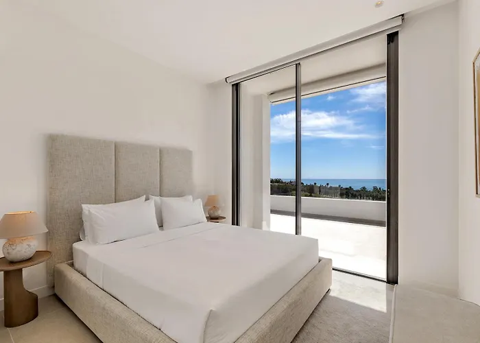 Luxury In With Panoramic Sea Views & Large Garden Вілла *