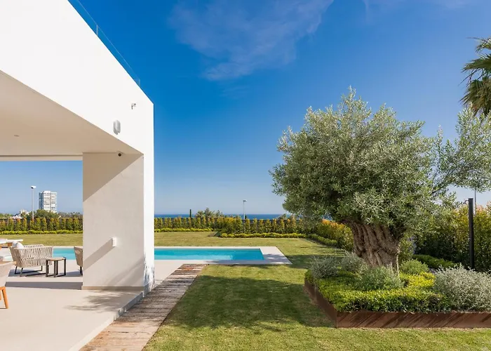 Luxury In With Panoramic Sea Views & Large Garden Marbella