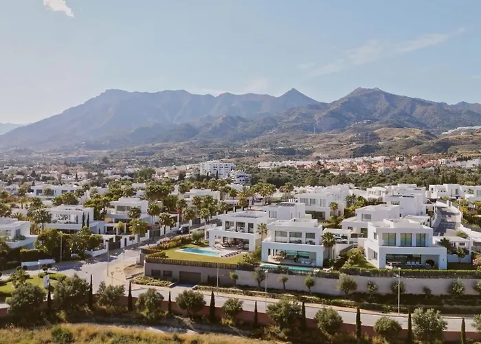 Luxury In With Panoramic Sea Views & Large Garden