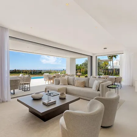 Luxury In With Panoramic Sea Views & Large Garden Μαρμπέλλα