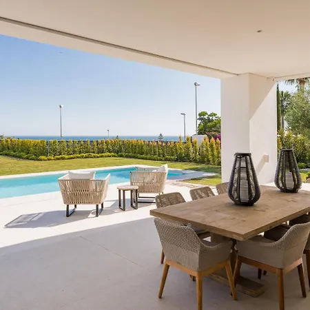 Luxury In With Panoramic Sea Views & Large Garden Villa *